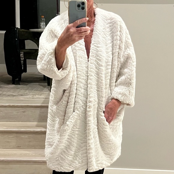 Super cozy, oversized furry sweater/jacket, by Saturday Sunday - Picture 2 of 4